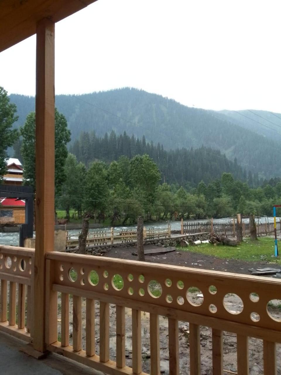 Riverbank Hotel Taobut Neelum Valley Azad Kashmir Taobat Екстериор снимка